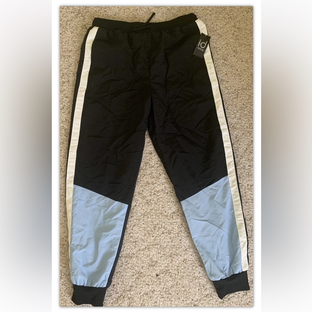 NWT i-d ideology Women’s XL  joggers. 28” inseam. Runs VERY SMALL $49.50 Value